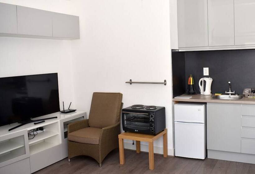 Tamarind Hotel Suite