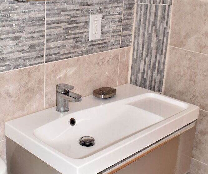 Tamarind Hotel Suite