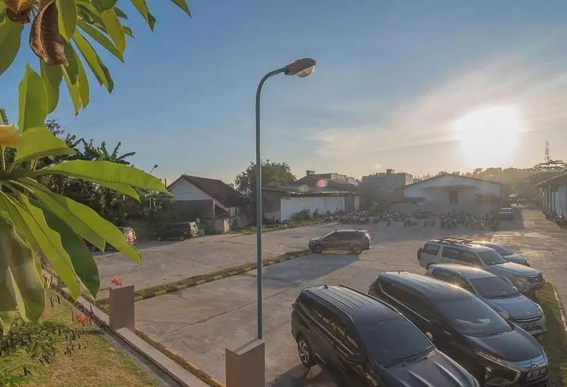 ペンション Reddoorz Near Living Plaza Balikpapan