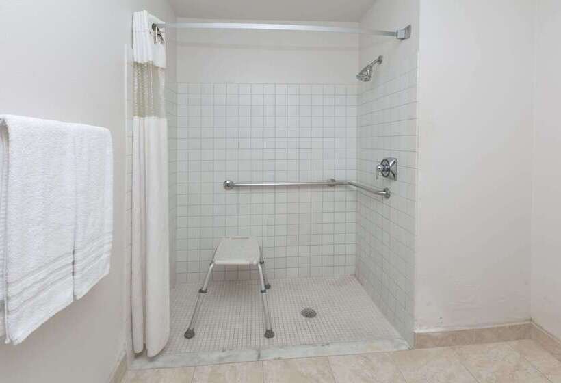 בית מלון כפרי Baymont By Wyndham Arlington At Six Flags Dr