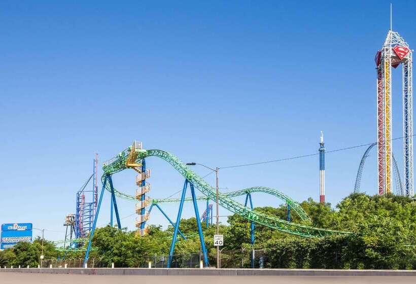 בית מלון כפרי Baymont By Wyndham Arlington At Six Flags Dr