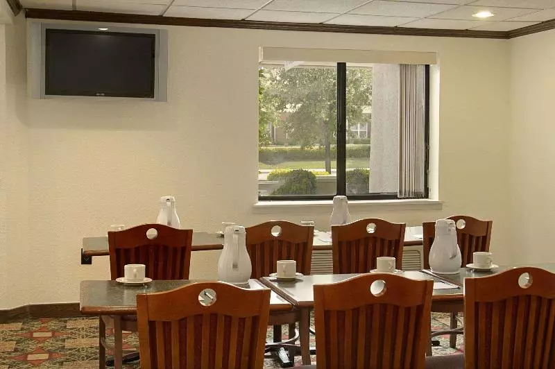 酒店 Baymont By Wyndham Arlington At Six Flags Dr