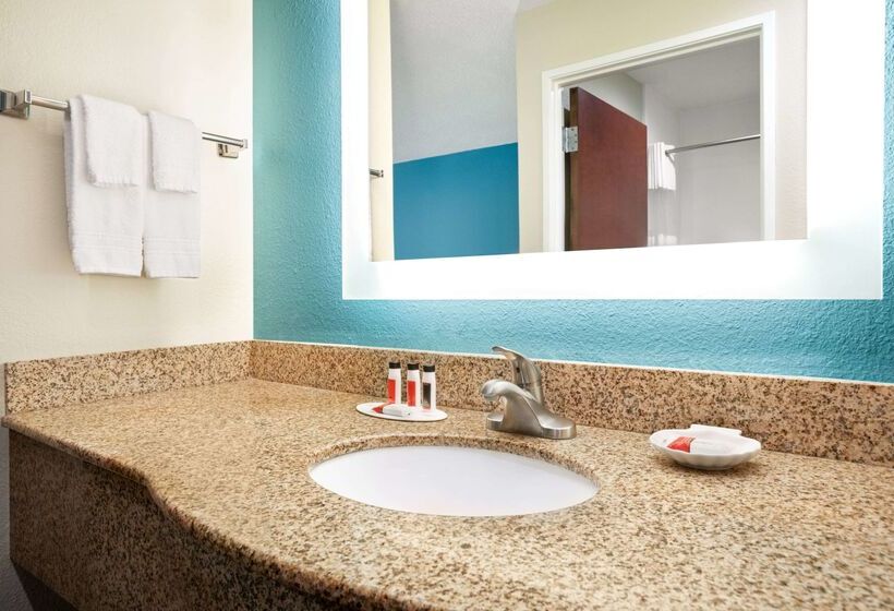 فندق Spark By Hilton Evansville East, In