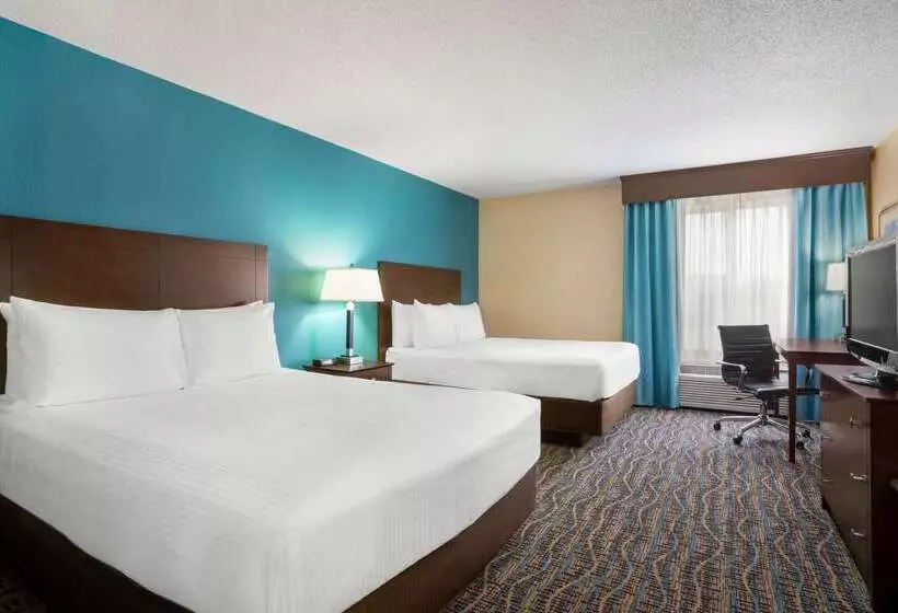 Отель Spark By Hilton Evansville East, In