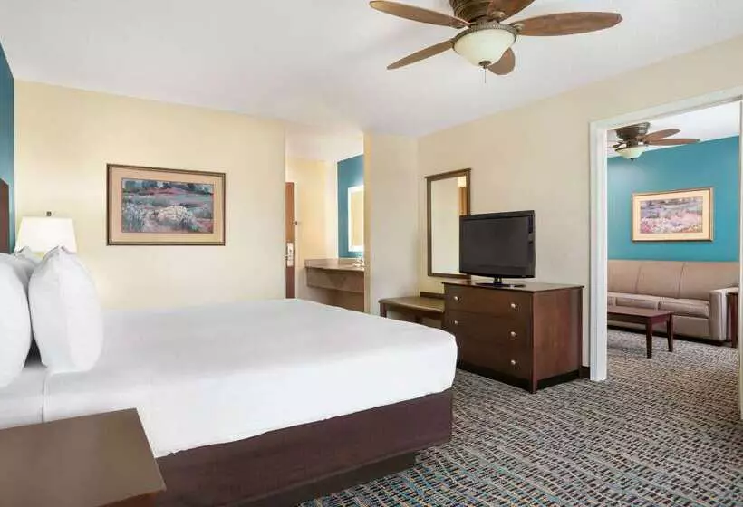 Отель Spark By Hilton Evansville East, In