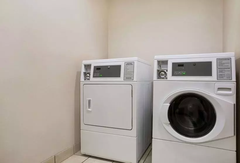 Отель Spark By Hilton Evansville East, In