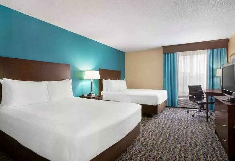 Отель Spark By Hilton Evansville East, In