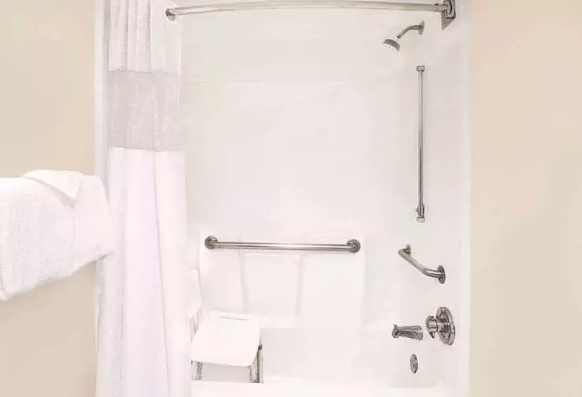 فندق Baymont By Wyndham Janesville