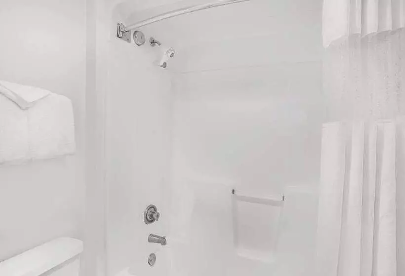 فندق Baymont By Wyndham Janesville