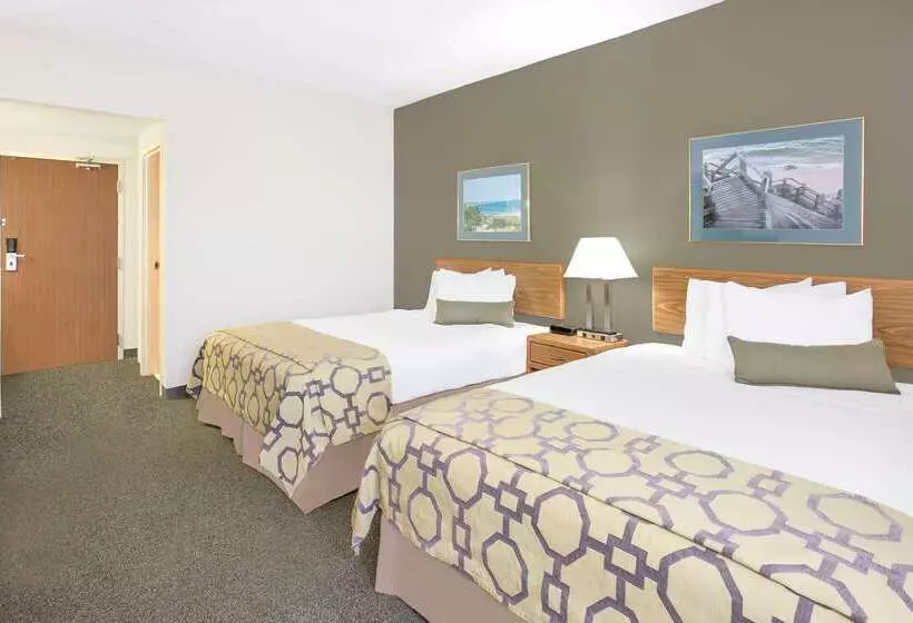 فندق Baymont By Wyndham Janesville