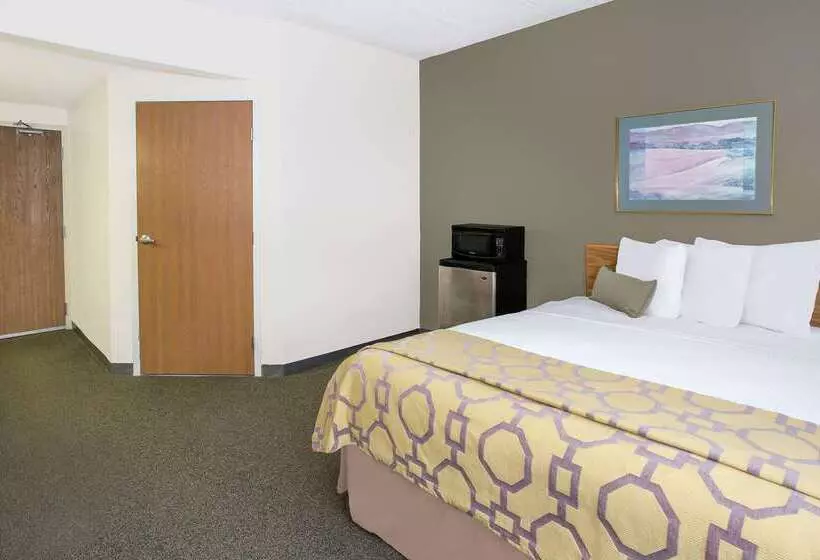 فندق Baymont By Wyndham Janesville