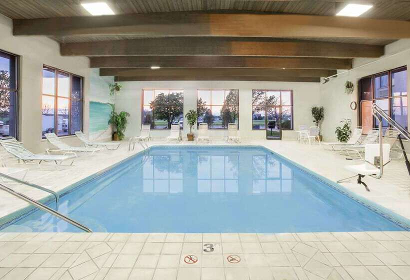 酒店 Baymont By Wyndham Janesville