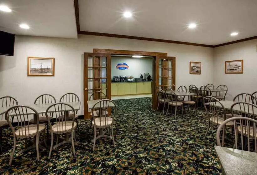 酒店 Baymont By Wyndham Mackinaw City