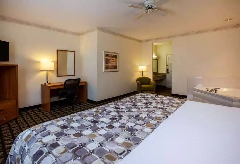 酒店 Baymont By Wyndham Mackinaw City