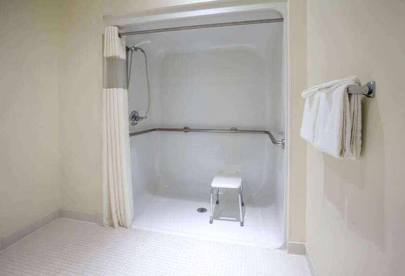 هتل Baymont By Wyndham Mackinaw City