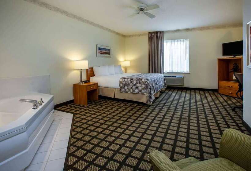 هتل Baymont By Wyndham Mackinaw City