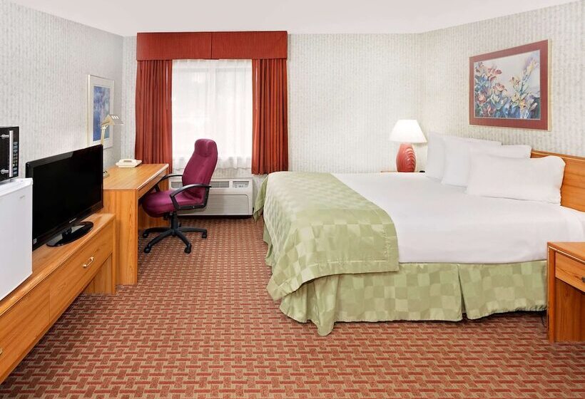 בית מלון כפרי Baymont By Wyndham St. Joseph/stevensville