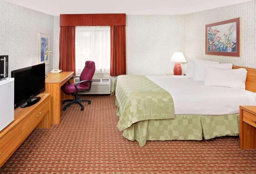 בית מלון כפרי Baymont By Wyndham St. Joseph/stevensville