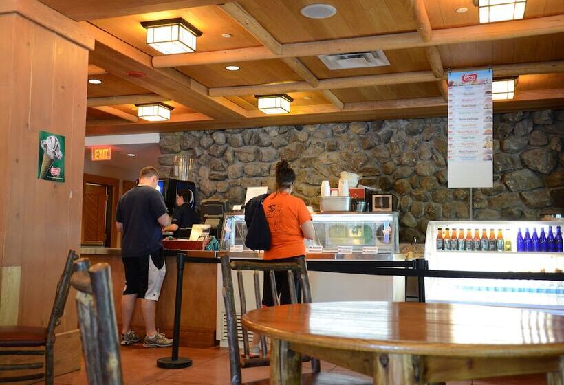 فندق Overlook Lodge And Stone Cottages At Bear Mountain