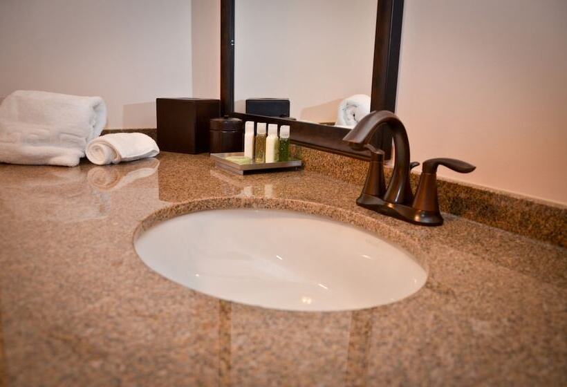 فندق Overlook Lodge And Stone Cottages At Bear Mountain