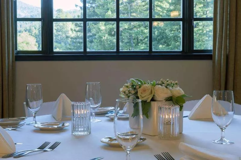 Отель Benbow Historic Inn