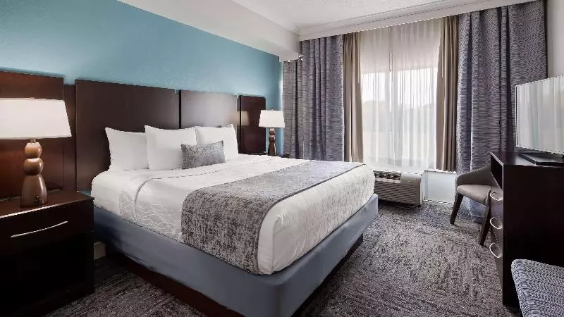 호텔 Best Western Plus Ambassador Suites