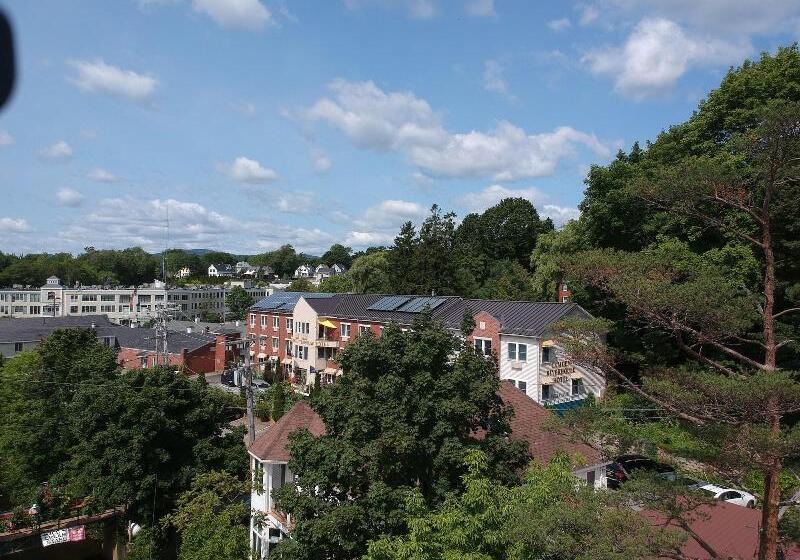 Camden Riverhouse Hotel And Inn