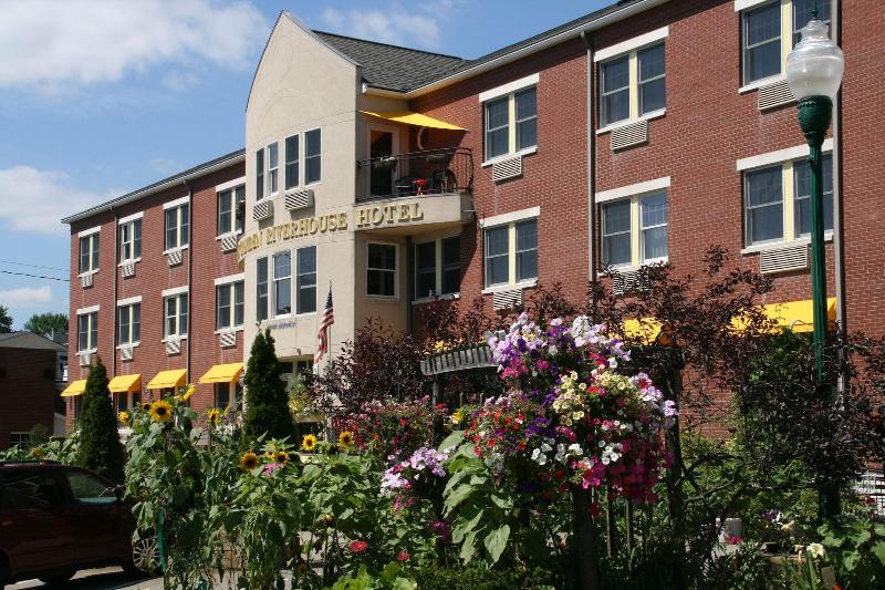 Camden Riverhouse Hotel And Inn