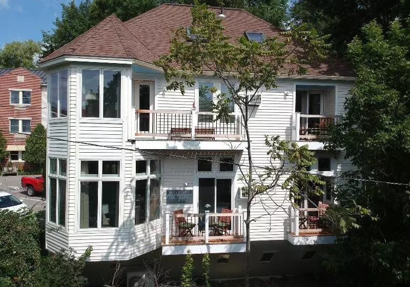 Camden Riverhouse Hotel And Inn