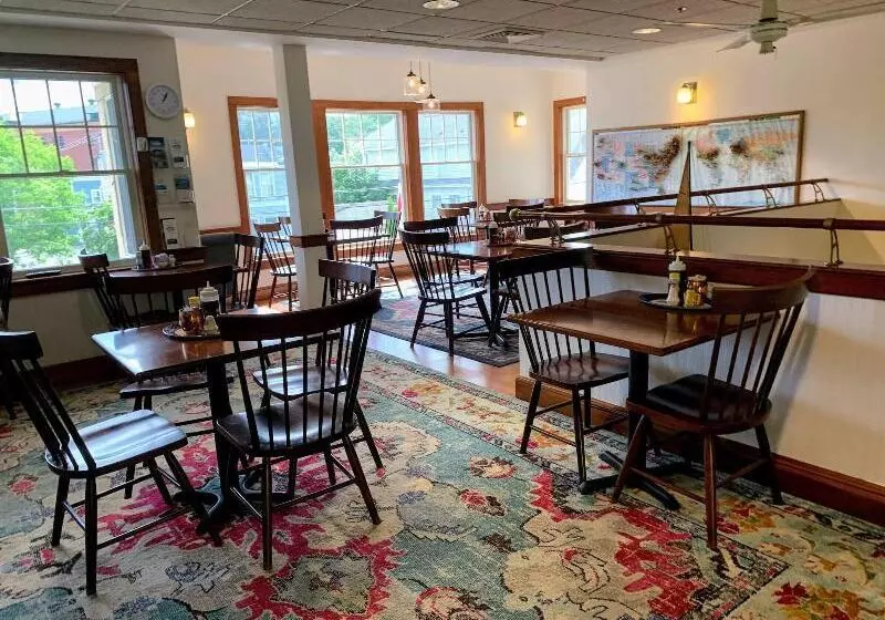 Camden Riverhouse Hotel And Inn