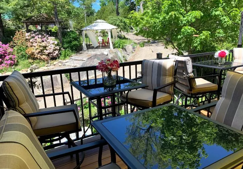 Camden Riverhouse Hotel And Inn