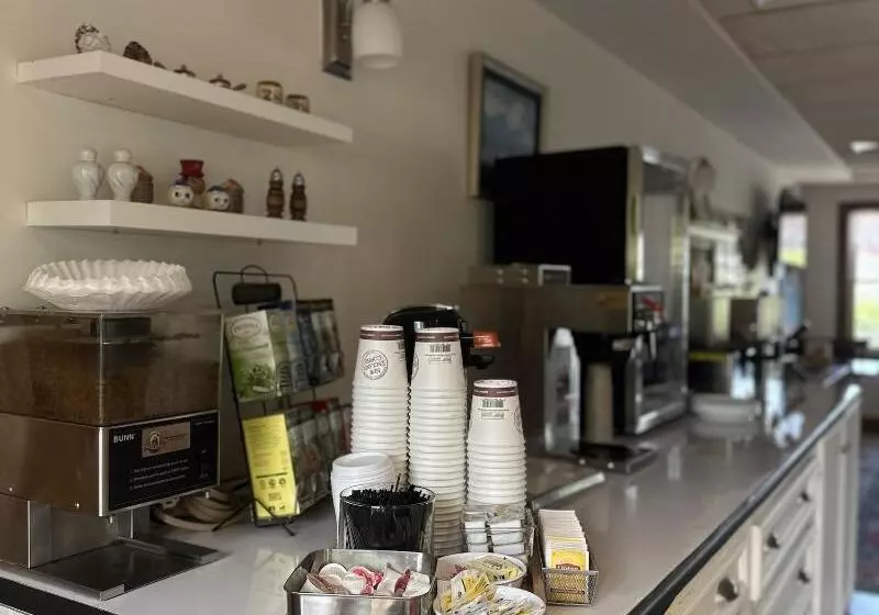 Camden Riverhouse Hotel And Inn