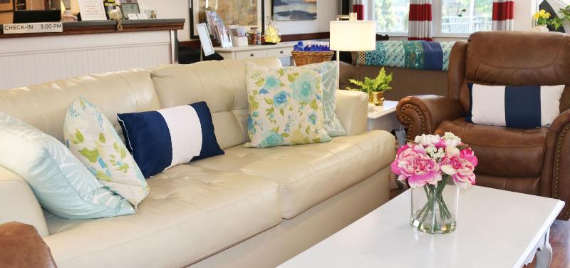 Camden Riverhouse Hotel And Inn