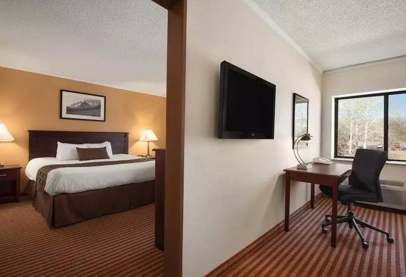 호텔 Days Inn & Suites By Wyndham Kansas City   Chiefs Arrowhead Stadium