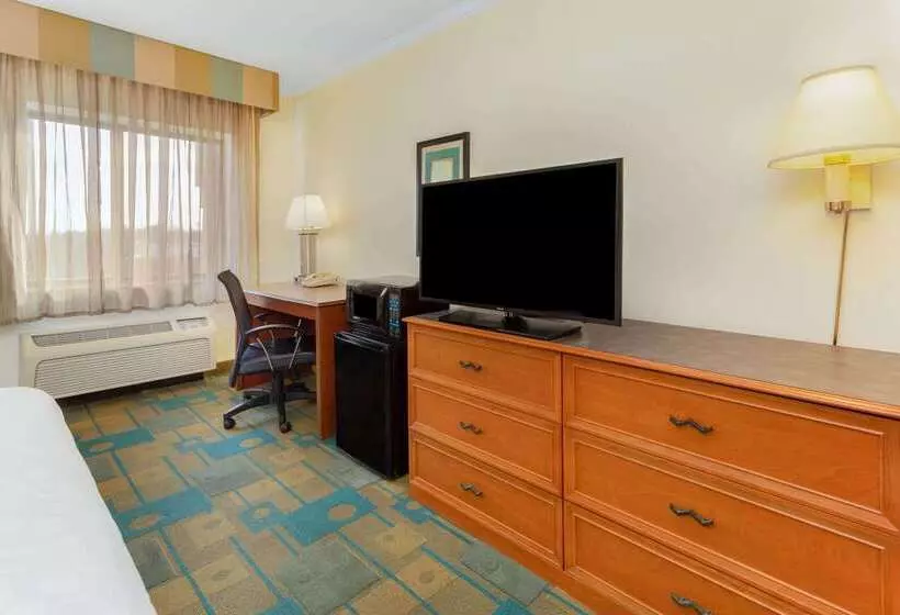 酒店 La Quinta Inn By Wyndham Chicago Willowbrook