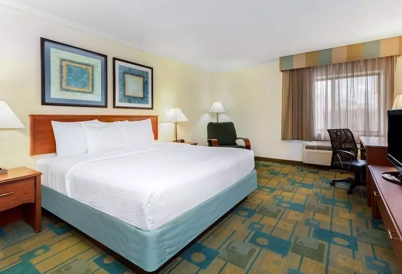 酒店 La Quinta Inn By Wyndham Chicago Willowbrook