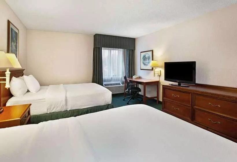 Отель La Quinta Inn By Wyndham Detroit Canton