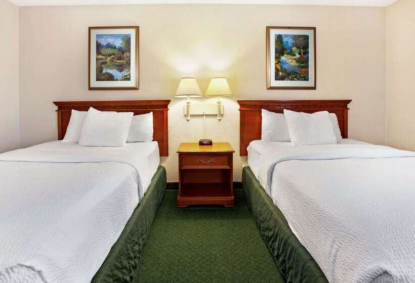 فندق La Quinta Inn By Wyndham Detroit Canton