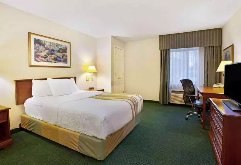 Отель La Quinta Inn By Wyndham Detroit Canton