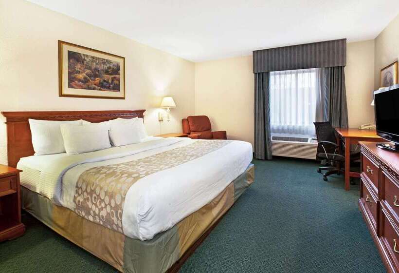 فندق La Quinta Inn By Wyndham Detroit Canton