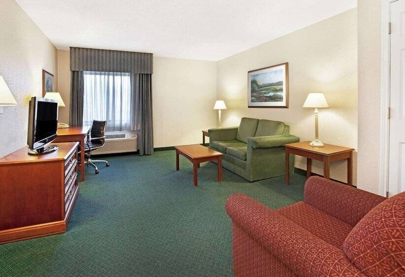 فندق La Quinta Inn By Wyndham Detroit Canton