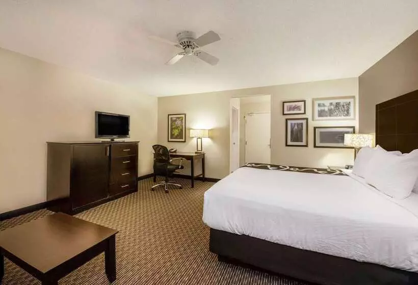 호텔 La Quinta By Wyndham Cleveland Macedonia