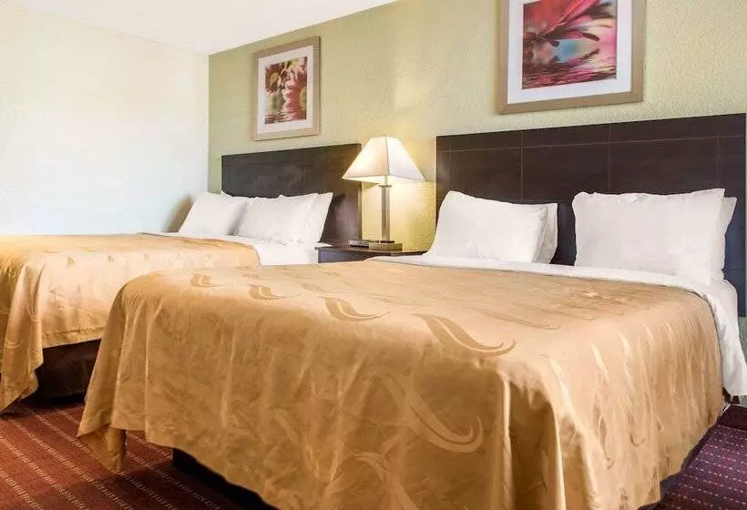 בית מלון כפרי Quality Inn