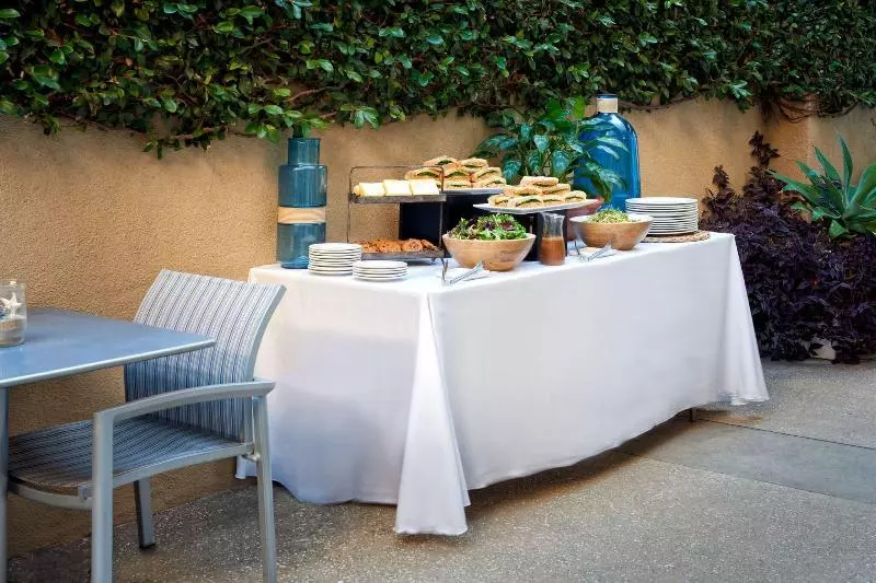 Beach House Hotel At Hermosa Beach