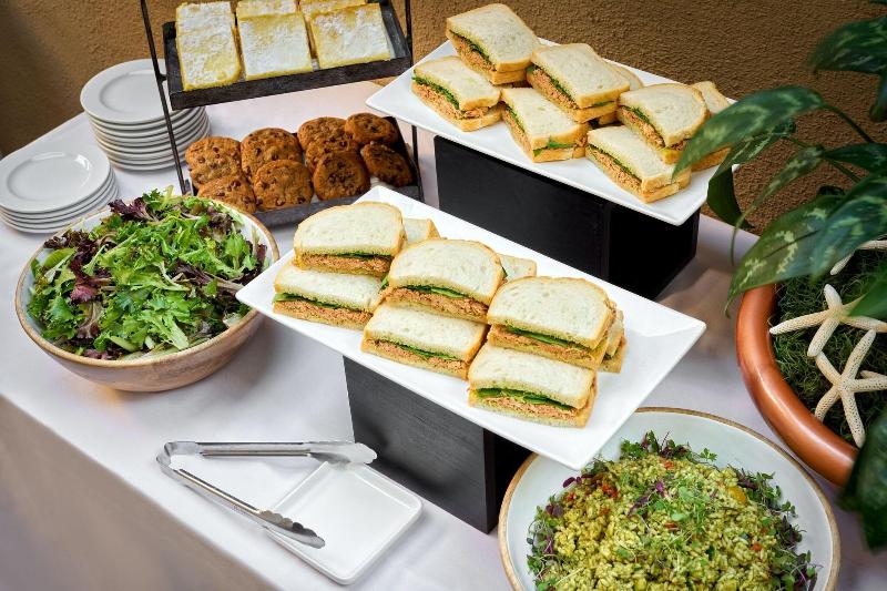 Beach House Hotel At Hermosa Beach