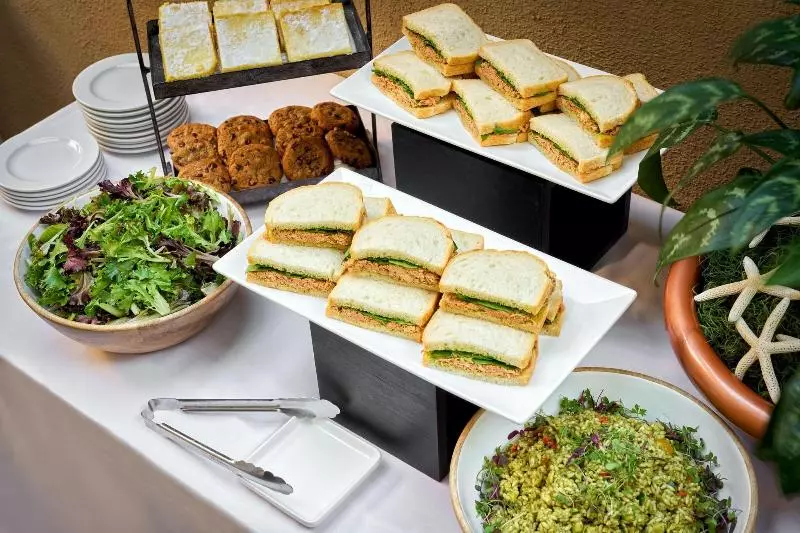 Beach House Hotel At Hermosa Beach