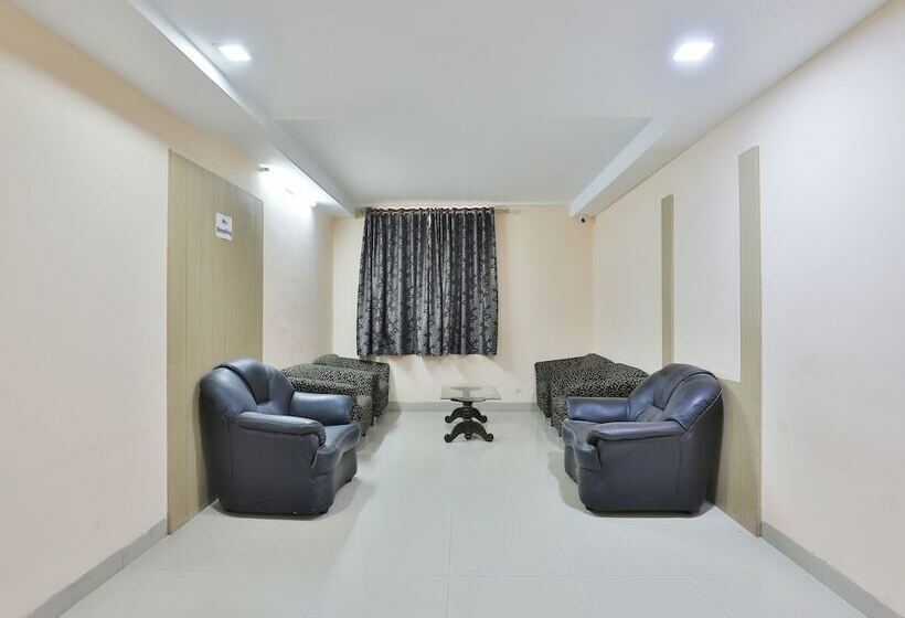 هتل Maple Leaf By Oyo Rooms