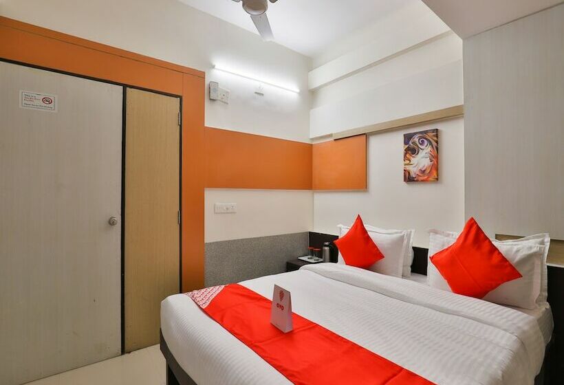 هتل Maple Leaf By Oyo Rooms