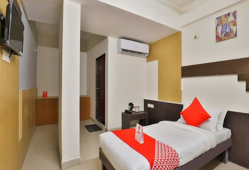 هتل Maple Leaf By Oyo Rooms