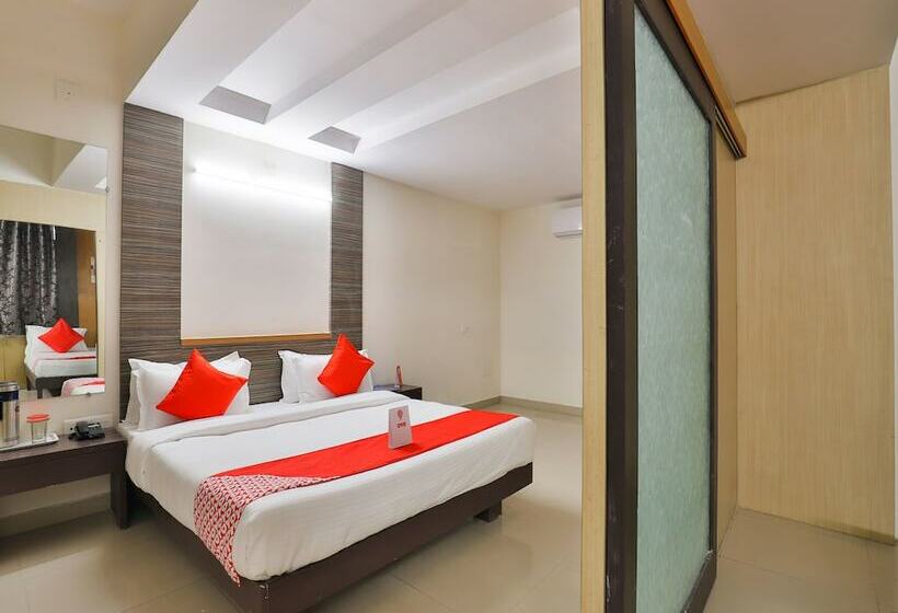 هتل Maple Leaf By Oyo Rooms